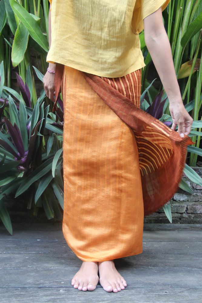 Bulan Lurik Sarung Ikat (Orange)