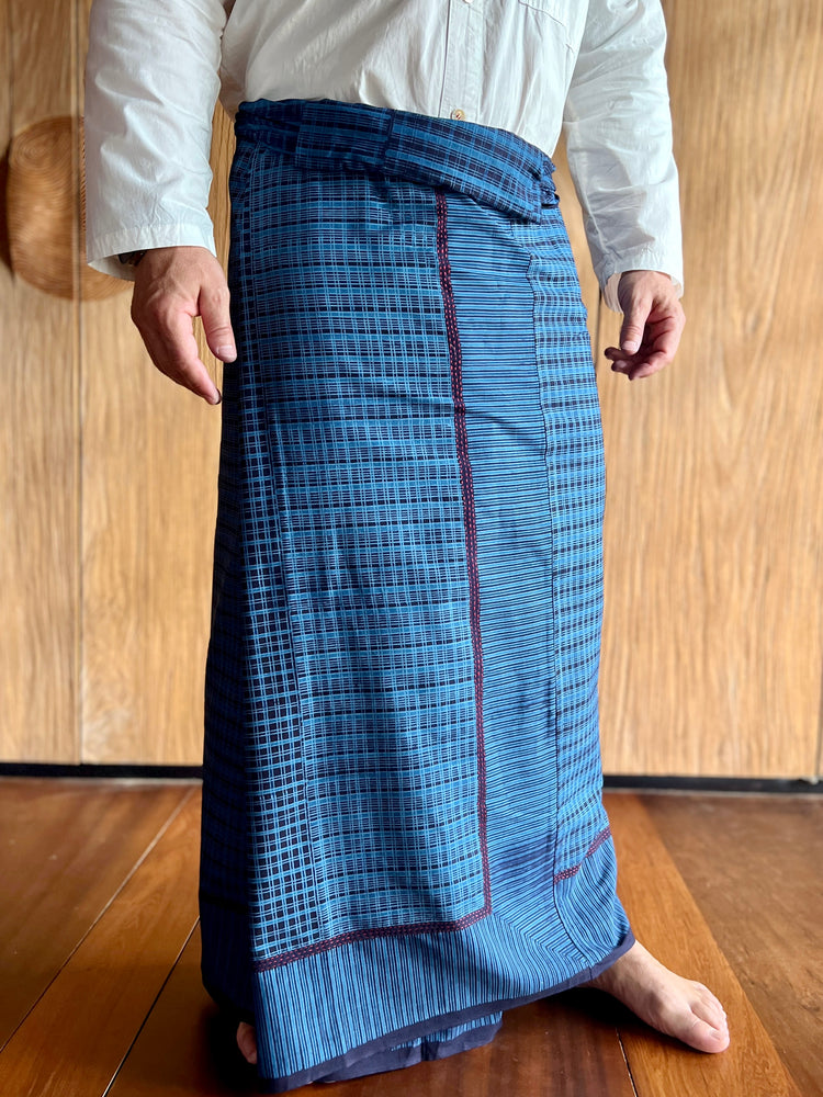 Men's Galar Embroidered Sarung (Blue)