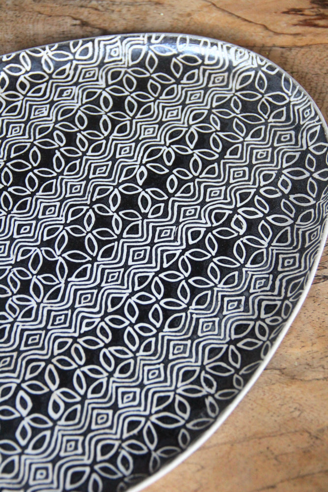 Ovoid Kawung Platter (Black)