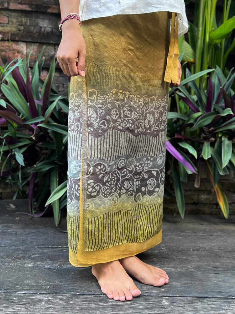 Ukiran Kembang Silk Sarung Ikat (Green & Yellow)