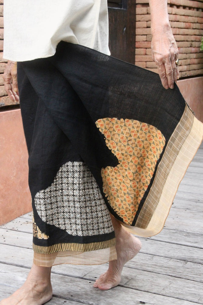 Kawung Lurik Sarung Ikat (Black & Yellow Ochre)