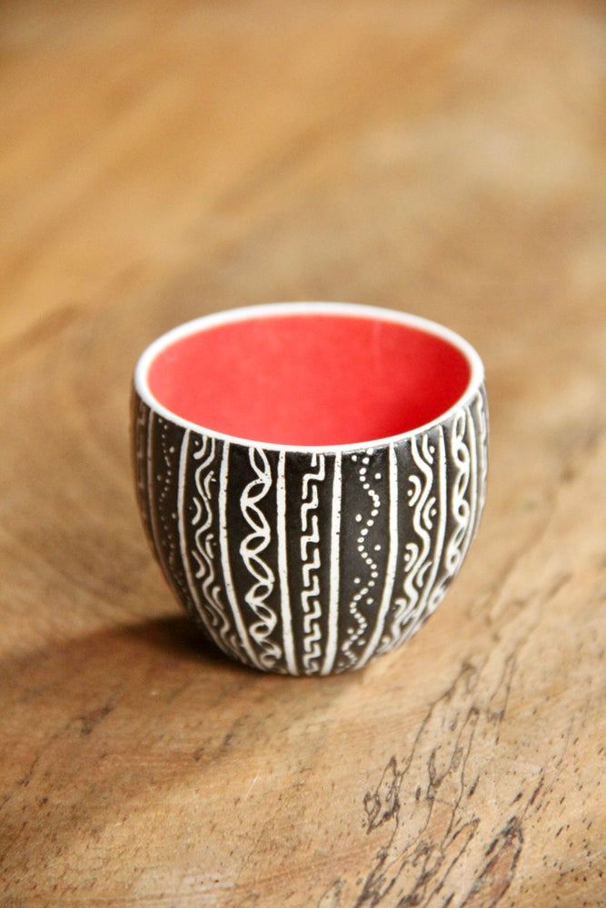 Liris Sake Cup (Black & Red)