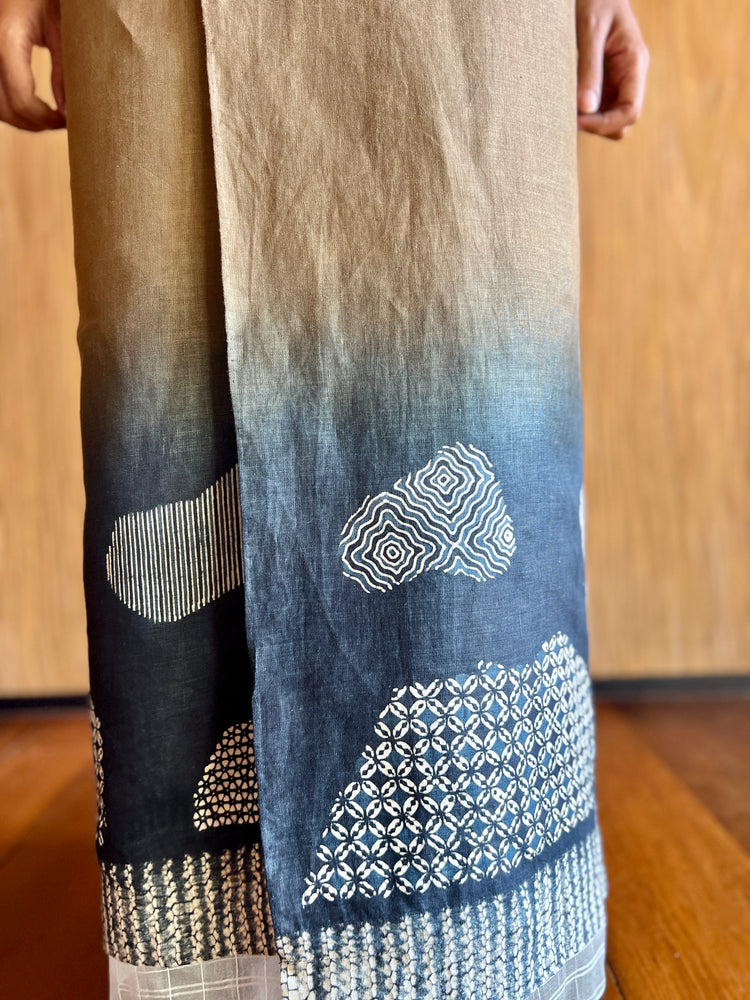 Kawung Shibori Sarung Ikat (Blue & Cream)