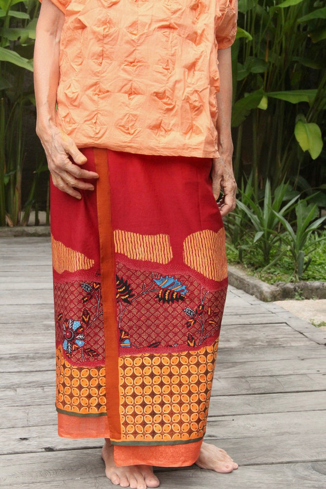 
            
                Load image into Gallery viewer, Kawung Batu Karang Cotton Sarung Ikat (Red &amp;amp; Orange)
            
        