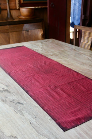 Shibori Table Runner + Gift Box (Red)