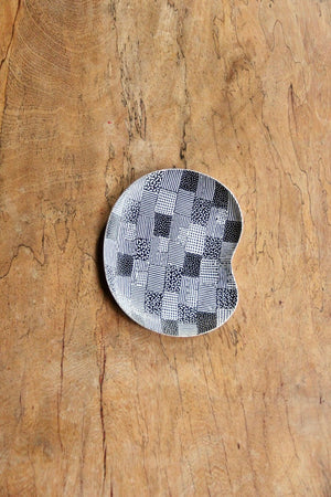 Medium Sawah Bean Plate (Black & White)