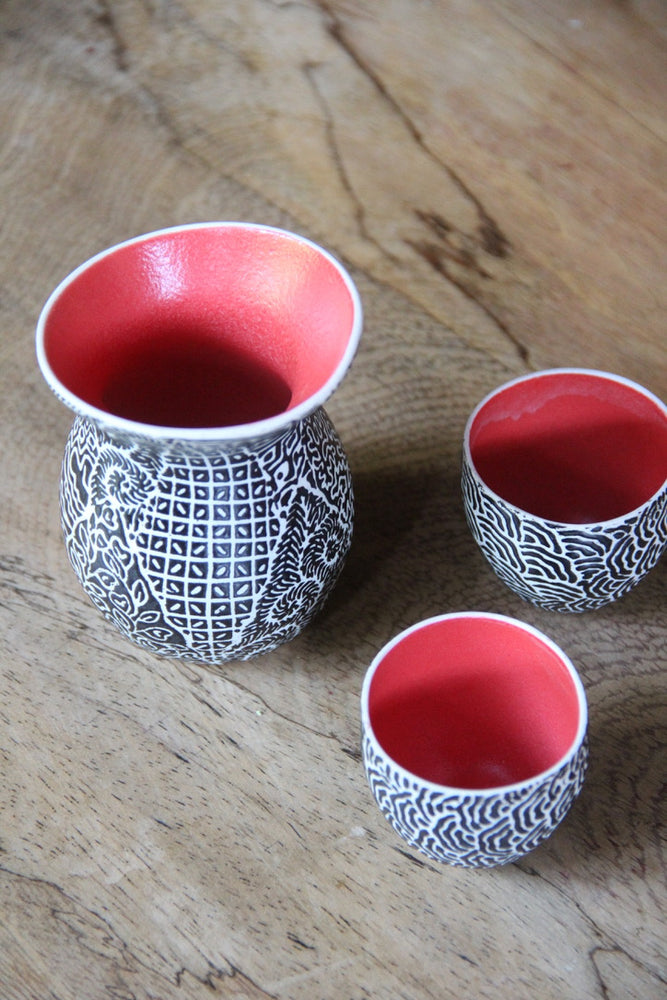 Batik Campur Sake Set (Black & Red)