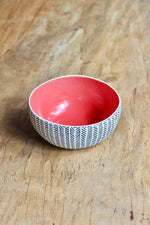 Herringbone Medium Round Bowl (Black & Red)