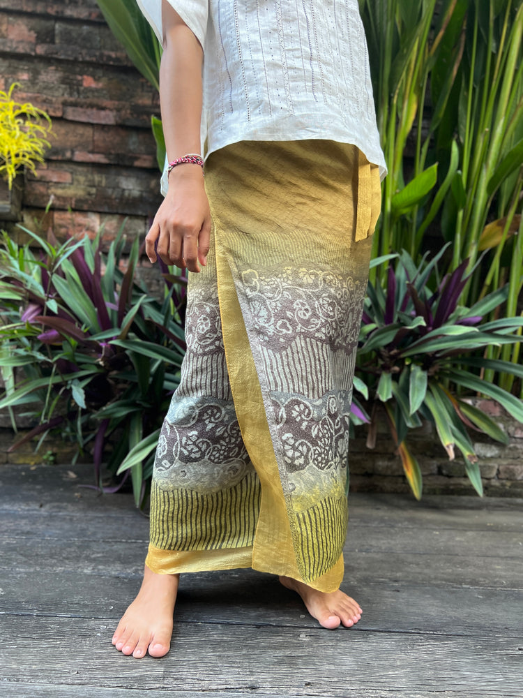 Ukiran Kembang Silk Sarung Ikat (Green & Yellow)