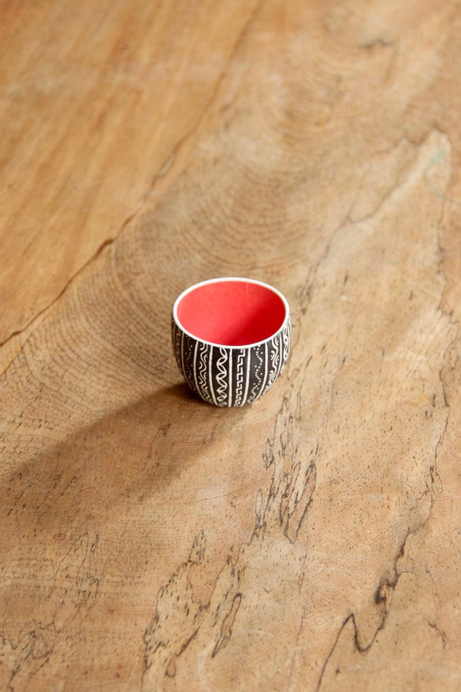 Liris Sake Cup (Black & Red)