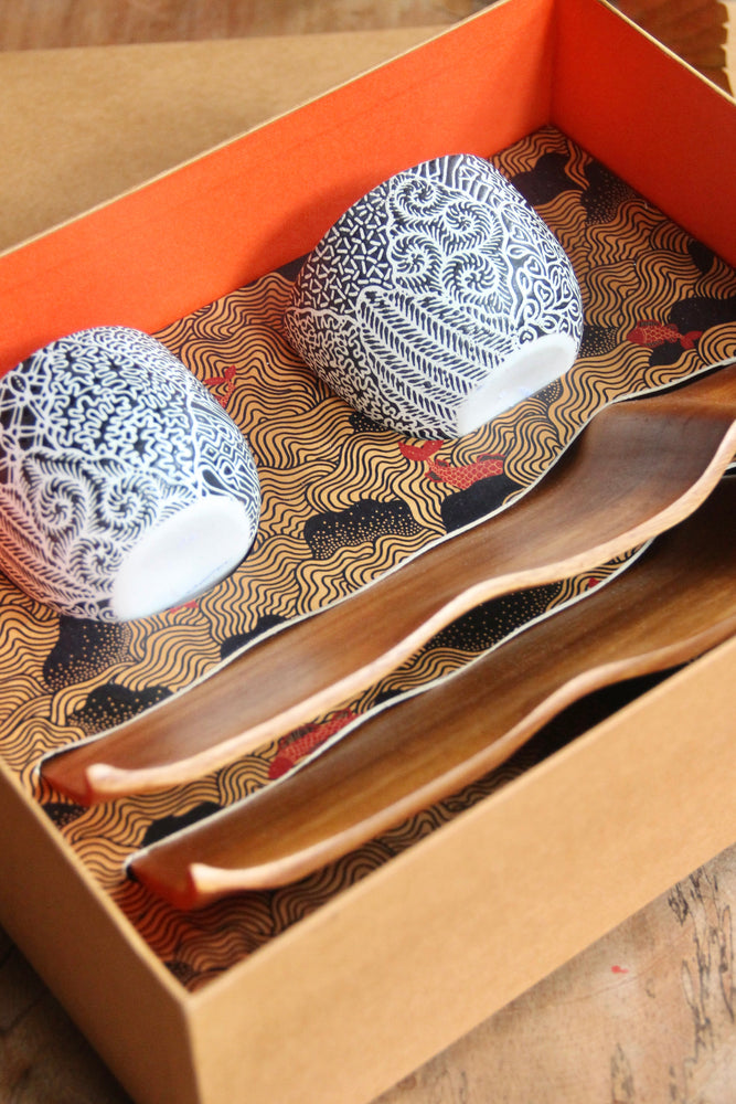 Cup & Ombak Tray Couple Gift Set - Batik Campur