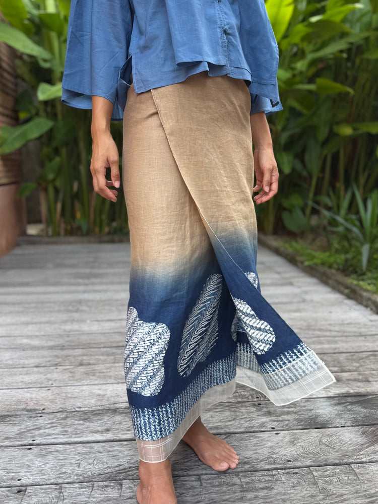 Parang Linen Sarung Ikat (Beige & Blue)