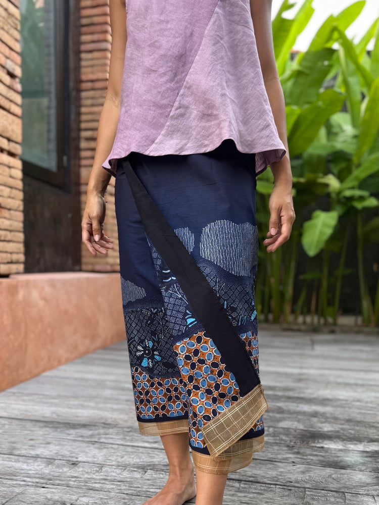 Kawung Batu Karang Cotton Sarung Ikat (Navy & Beige)
