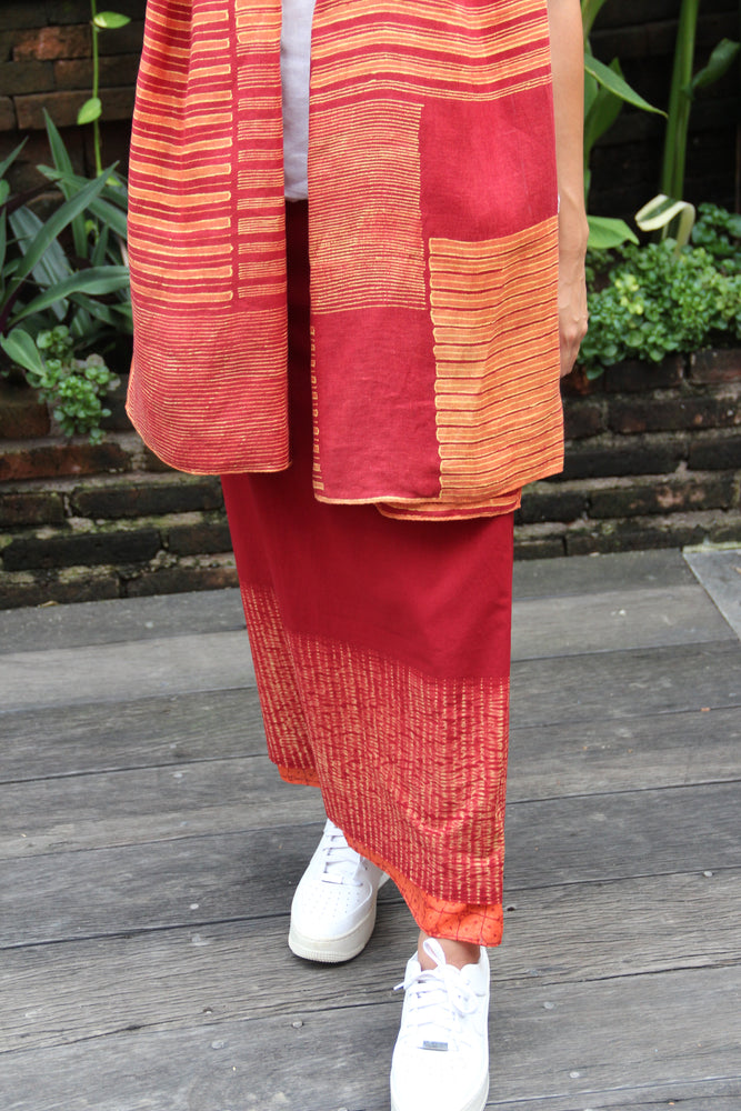 LEMAH - Zinnia Merah Shibori Sarung Ikat