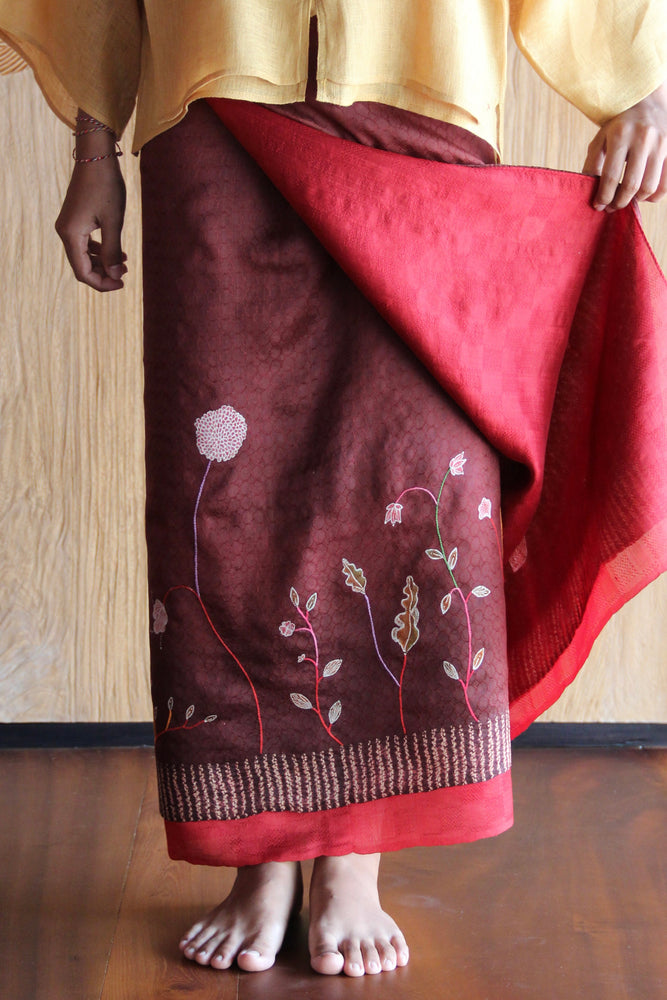 GODHONG - Taman Bunga Silk Sarung Ikat (Mahogany & Red)