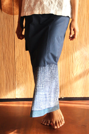 LEMAH - Batik Shibori Sarung Ikat (Dark Blue Kawung)