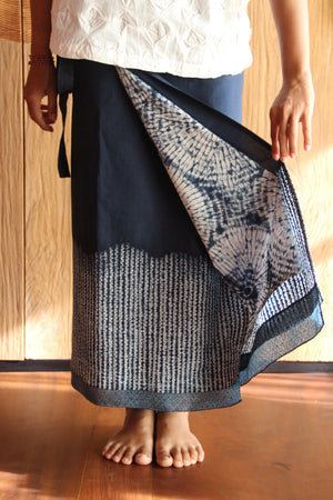 LEMAH - Batik Shibori Sarung Ikat (Dark Blue Kawung)