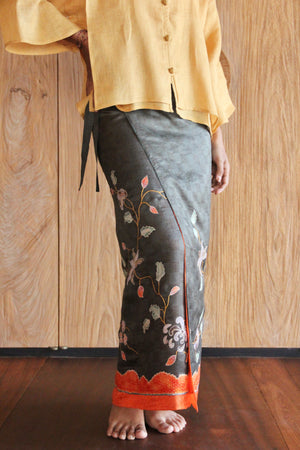 LEMAH - Musim Kembang Silk Sarung Ikat (Grey & Orange)