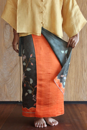 LEMAH - Musim Kembang Silk Sarung Ikat (Grey & Orange)