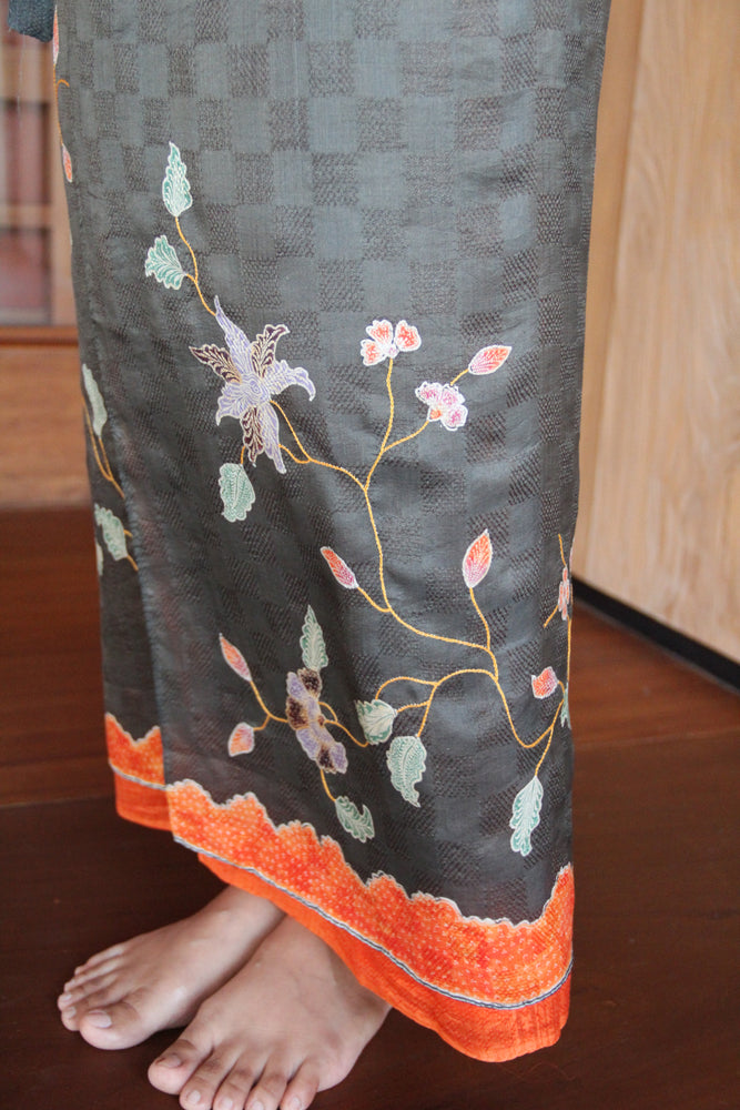 LEMAH - Musim Kembang Silk Sarung Ikat (Grey & Orange)